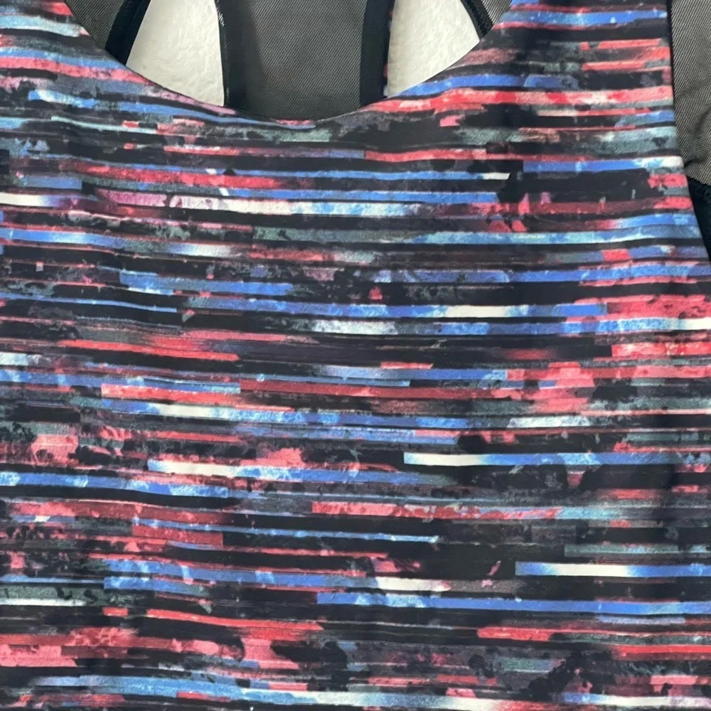 Lululemon Tank Top Womens 6 Break Free Nulux Lightweight Gym Workout Running